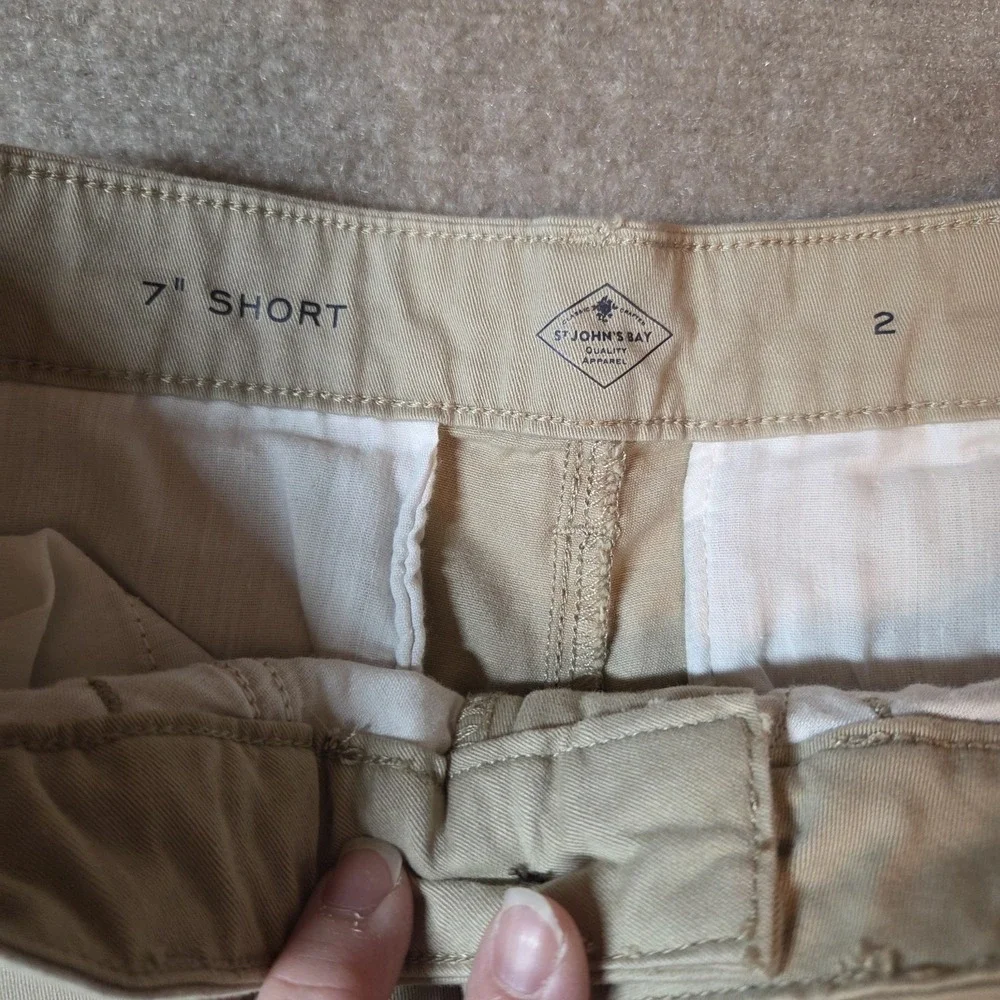 St. Johns Bay Womens Khaki Chino Shorts Tan 7 Inch Inseam Size 2 Stretch Twill